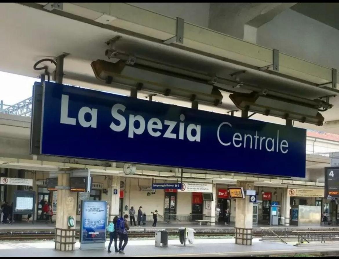 La Gatta - Appartamento Al Centro Di La Spezia Exterior foto